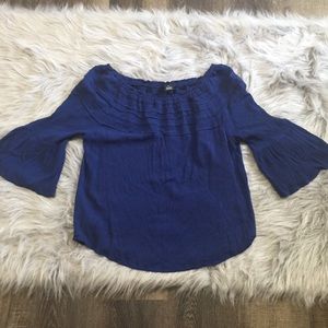 💟3/$10 New Direction off shoulder top